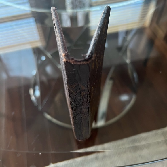 Louis Vuitton iPhone 8 and IPhone SE folio case - Picture 4 of 13